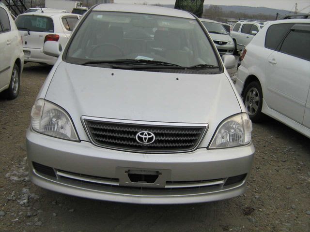2001 Toyota Nadia