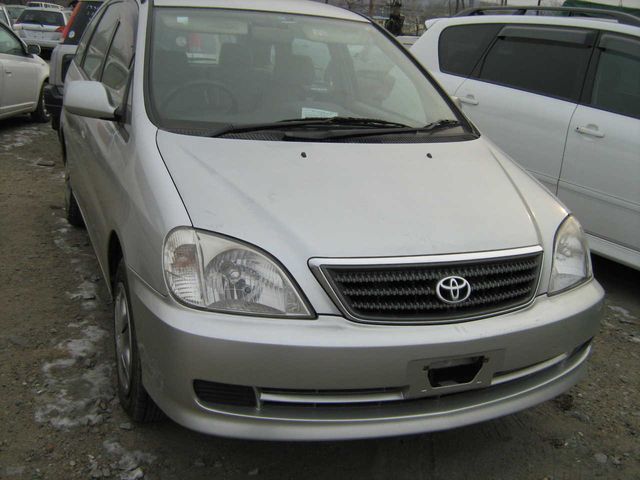 2001 Toyota Nadia