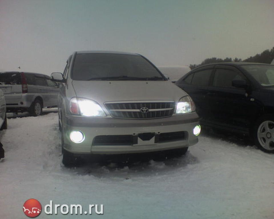 2001 Toyota Nadia