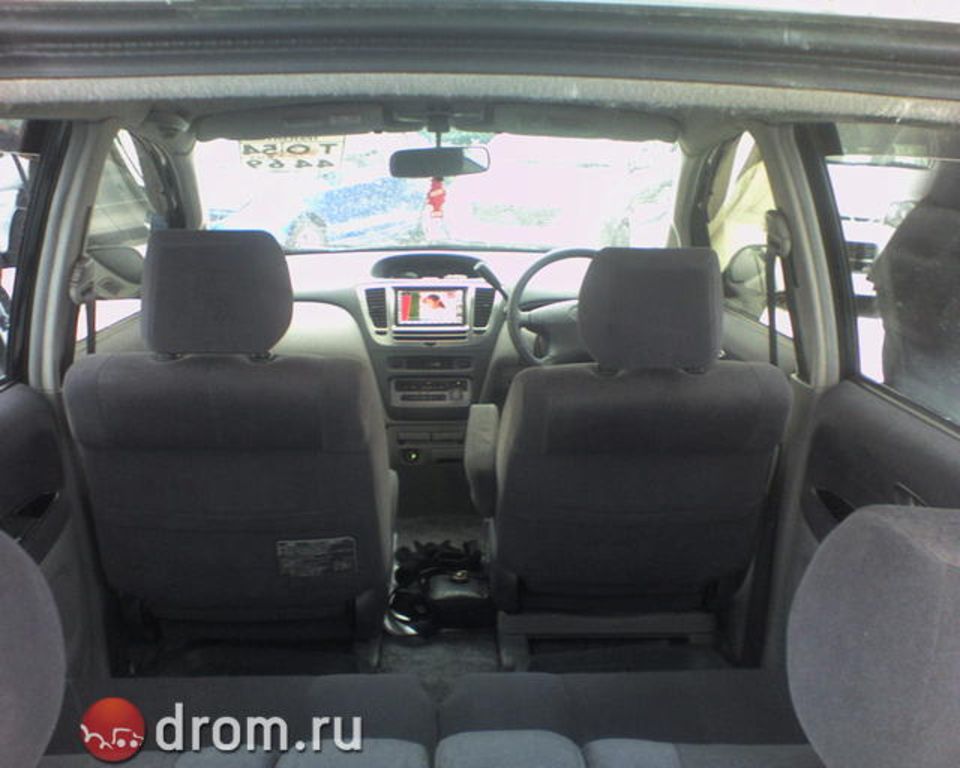 2001 Toyota Nadia