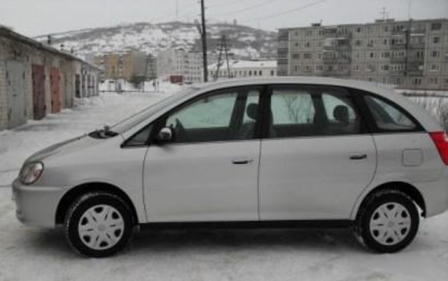 2001 Toyota Nadia