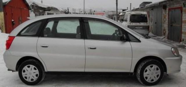 2001 Toyota Nadia