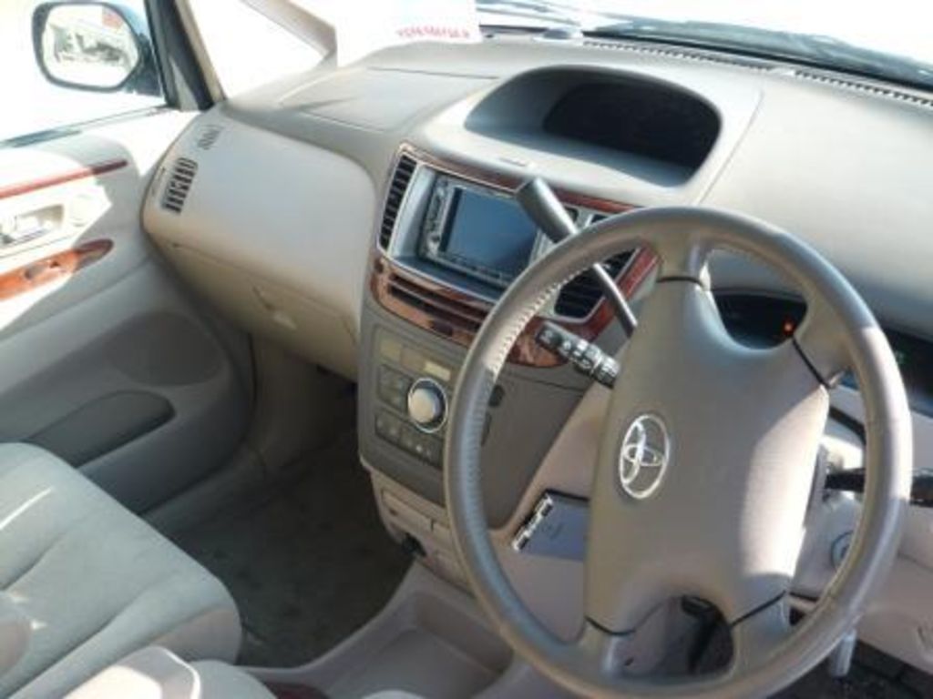2001 Toyota Nadia