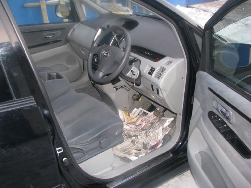 2001 Toyota Nadia