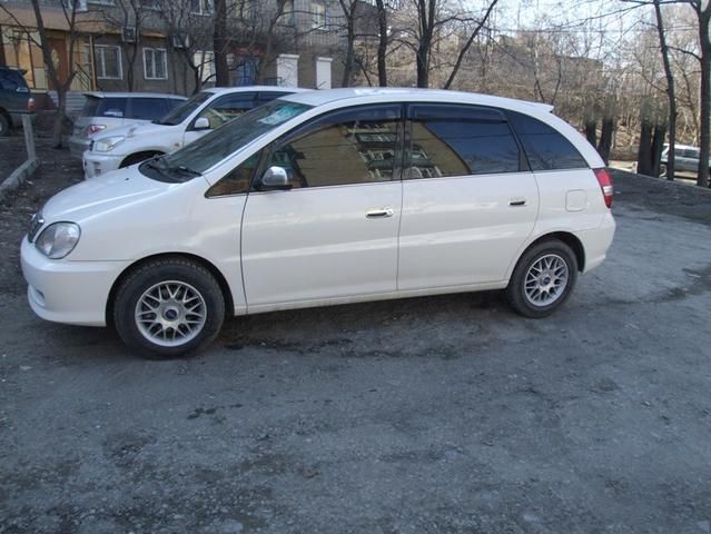 2001 Toyota Nadia