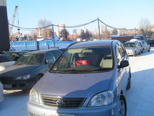 2001 Toyota Nadia