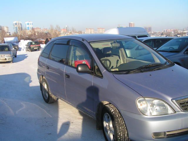 2001 Toyota Nadia