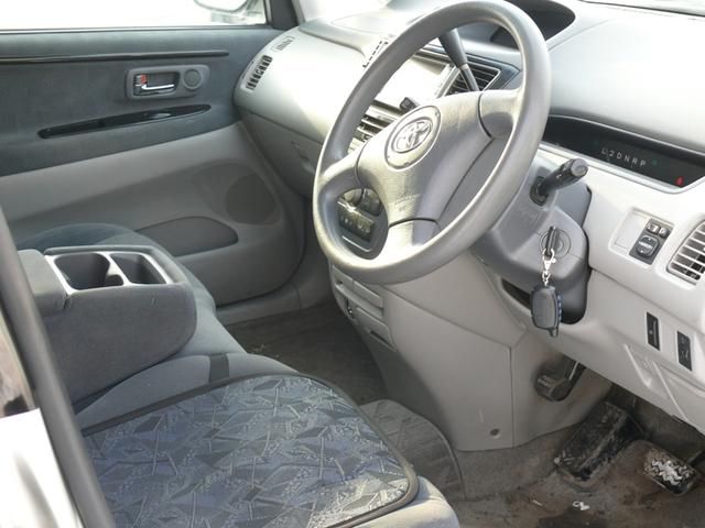 2001 Toyota Nadia