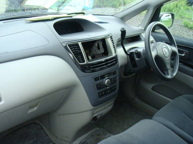 2001 Toyota Nadia