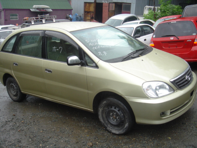 2001 Toyota Nadia Pictures