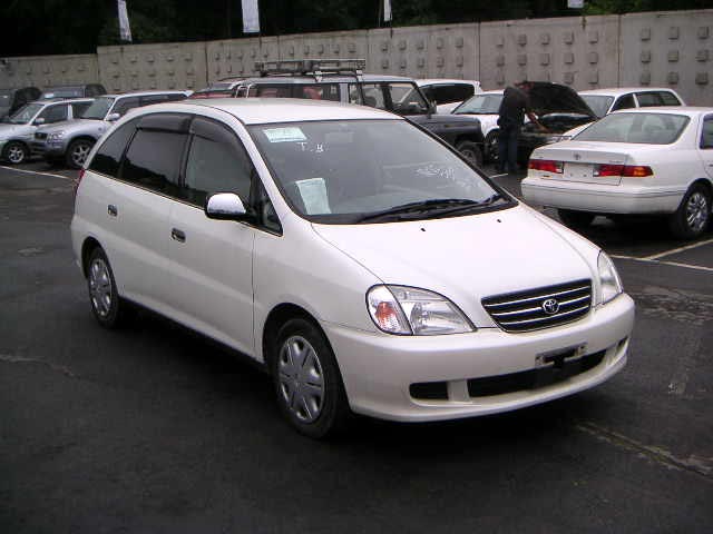 2001 Toyota Nadia Photos