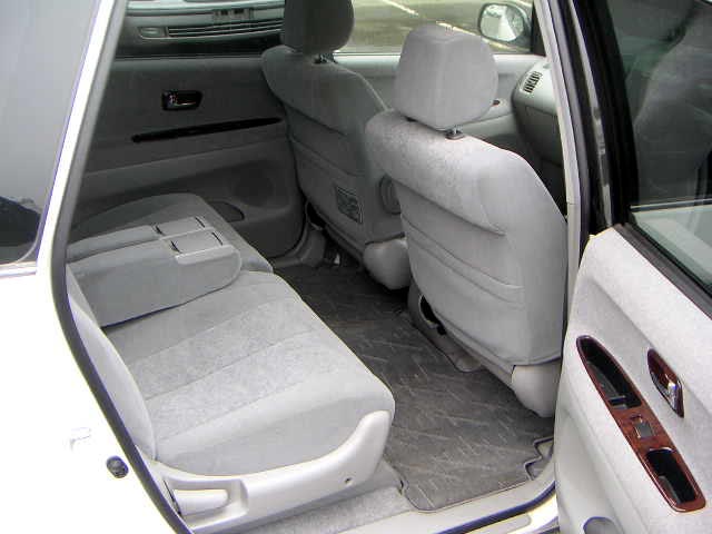 2001 Toyota Nadia Pics