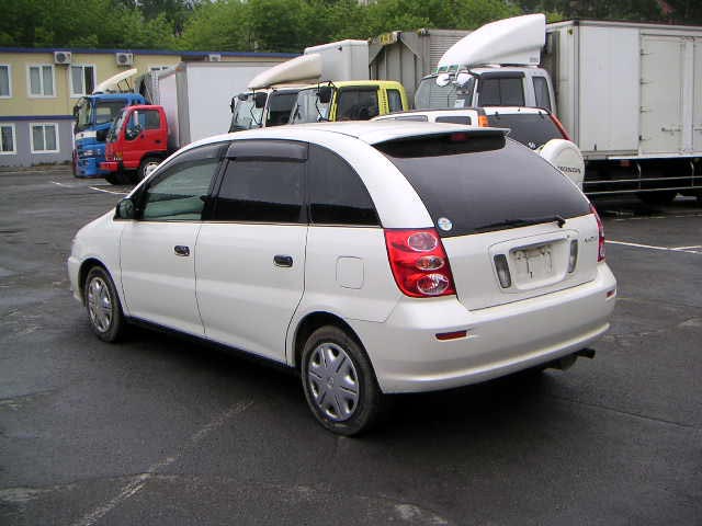 2001 Toyota Nadia Pictures
