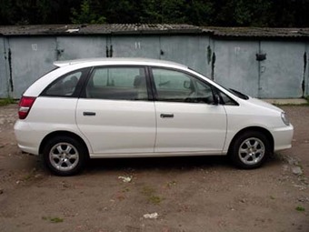 2001 Toyota Nadia Pictures