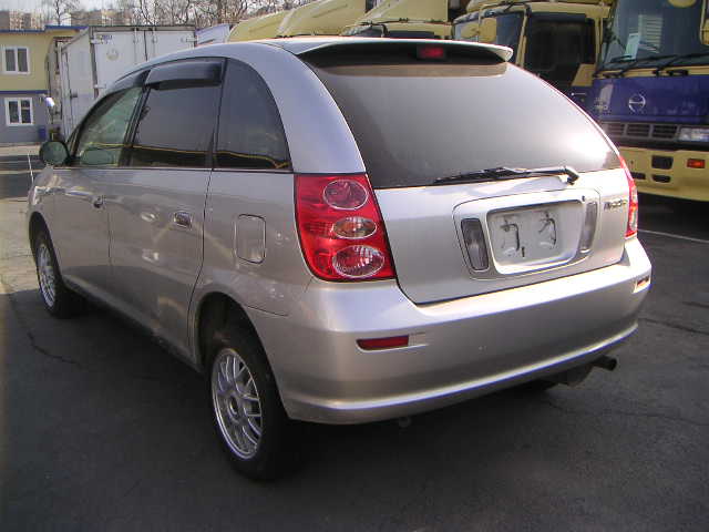 2001 Toyota Nadia Pictures