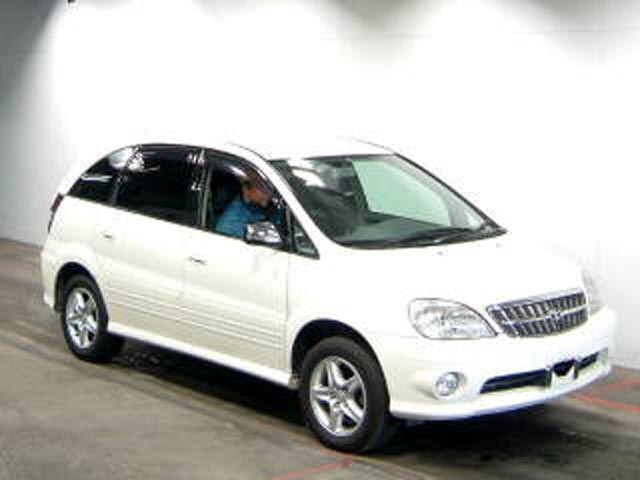 2001 Toyota Nadia Pictures