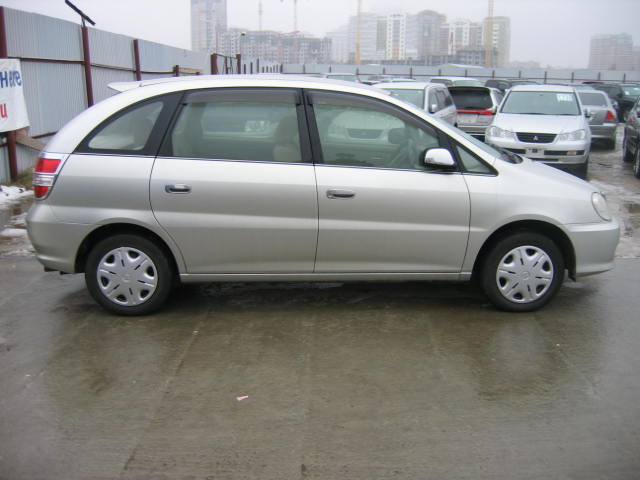 2001 Toyota Nadia Pictures