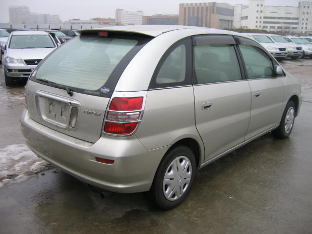 2001 Toyota Nadia Pictures