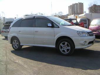 2001 Toyota Nadia Photos