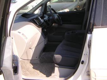 2001 Toyota Nadia Pictures