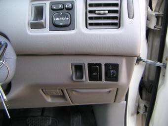 2001 Toyota Nadia Pictures