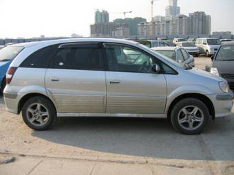 2001 Toyota Nadia Pictures