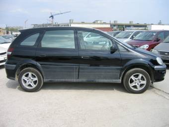 2001 Toyota Nadia Photos