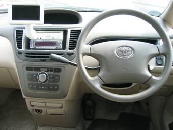2001 Toyota Nadia Photos