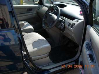 2001 Toyota Nadia Images