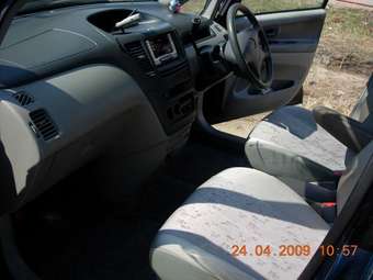 2001 Toyota Nadia Pictures