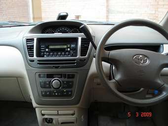 2001 Toyota Nadia Pictures