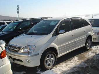 2001 Toyota Nadia Pictures
