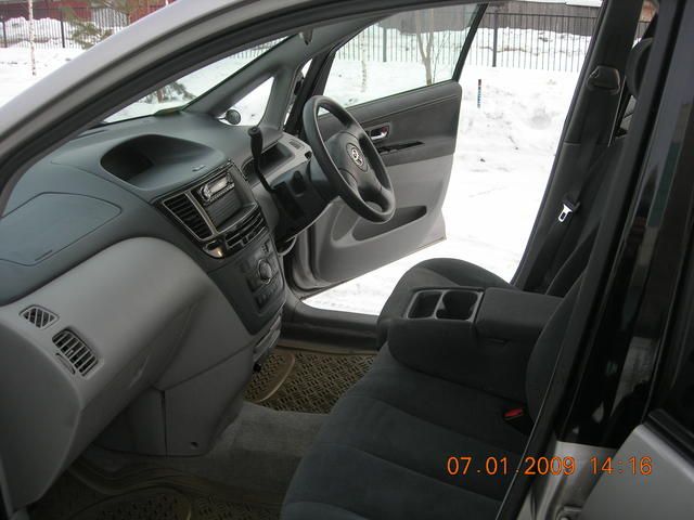 2002 Toyota Nadia