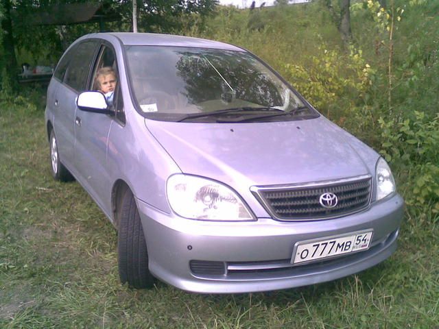 2002 Toyota Nadia