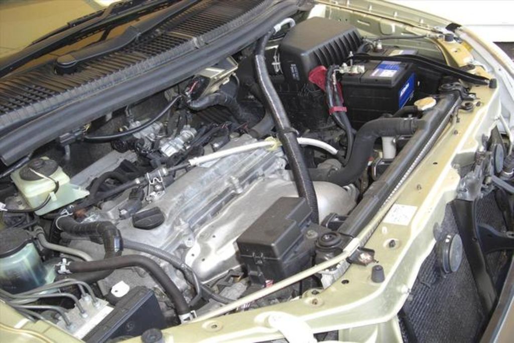 2002 Toyota Nadia