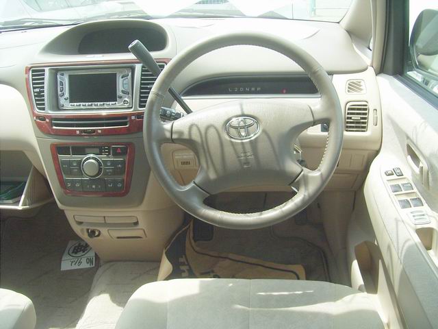 2002 Toyota Nadia Images
