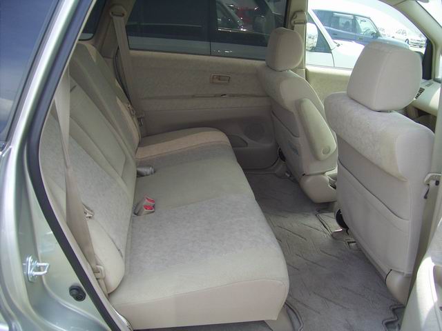 2002 Toyota Nadia Pictures