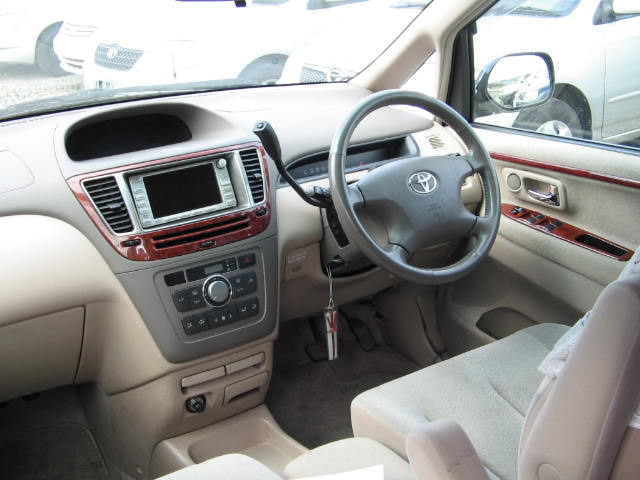 2002 Toyota Nadia Pictures