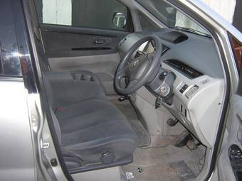 2002 Toyota Nadia Photos