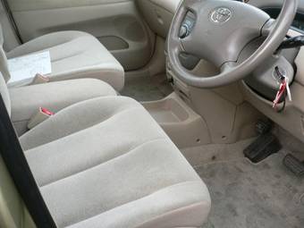 2002 Toyota Nadia Pictures