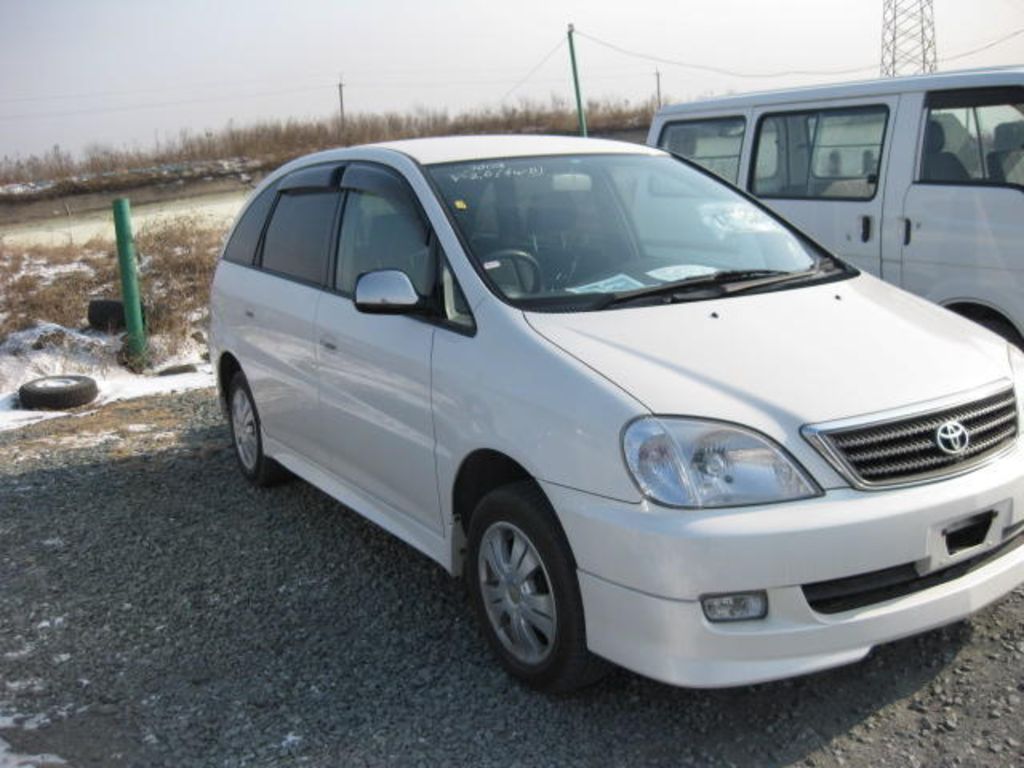 2003 Toyota Nadia