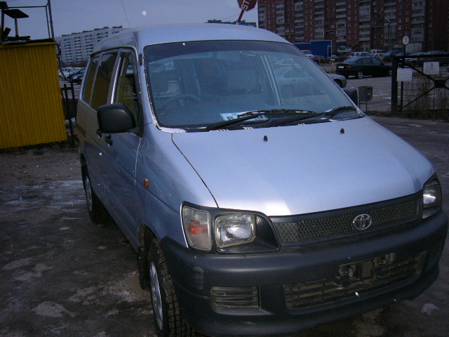 1999 Toyota Noah Pictures