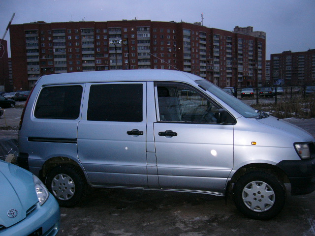 1999 Toyota Noah Photos