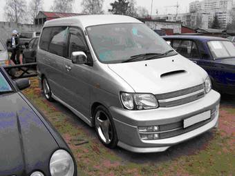 2000 Toyota Noah