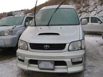 2000 Toyota Noah