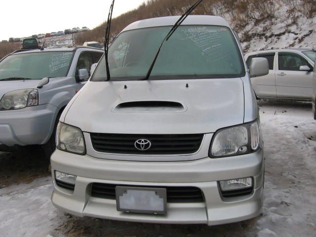 2000 Toyota Noah