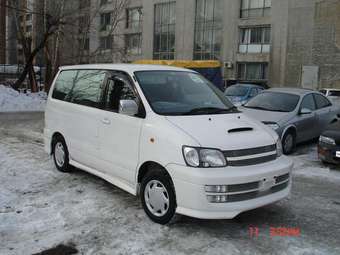 2000 Toyota Noah