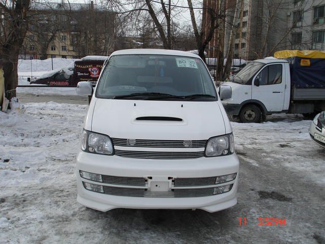 2000 Toyota Noah