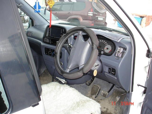 2000 Toyota Noah