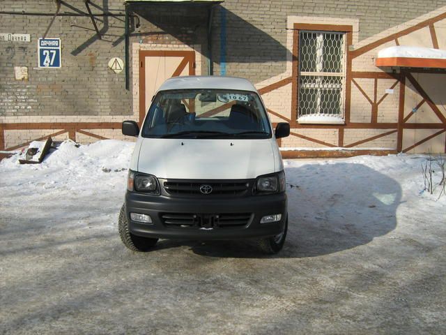 2000 Toyota Noah